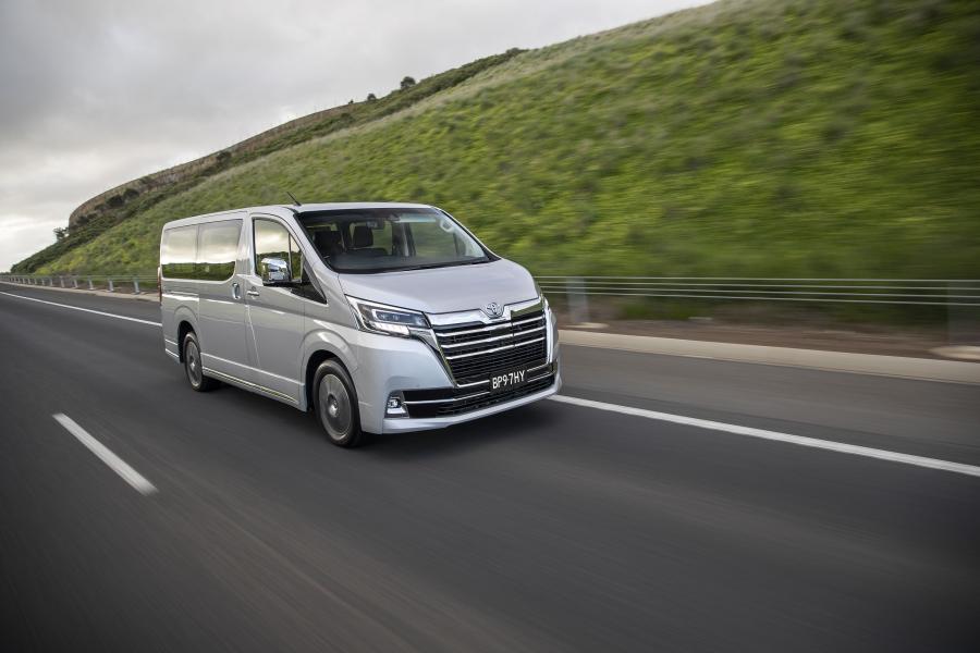  Toyota Granvia 2019 года  (фото 10 из 19)